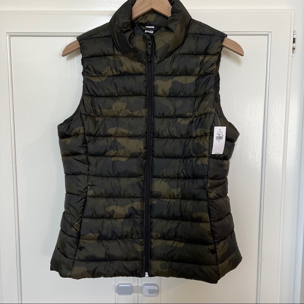 NWT - Camo Puffer Vest